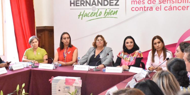 Cerrar filas en la lucha contra el cáncer de mama con decisión y convicción, exhorta Julieta García Zepeda
