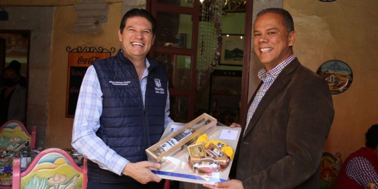 Presenta Alfonso Martínez, modelo policial a funcionarios de Aguascalientes