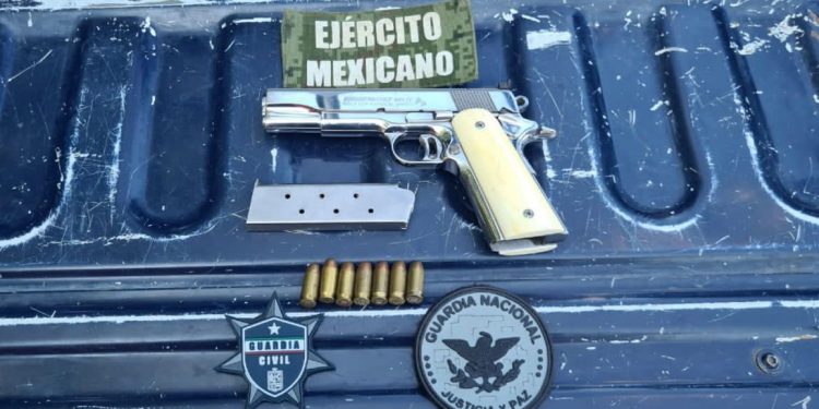 A través de la BOI Apatzingán, aseguran SSP, GN y Sedena a uno con arma de fuego