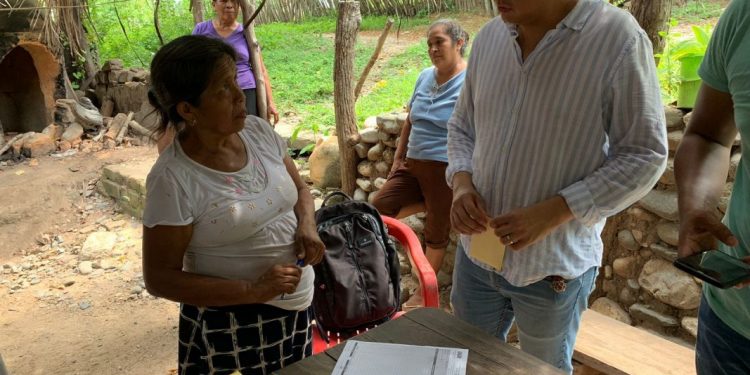 IAM entrega apoyos a artesanos de la Costa