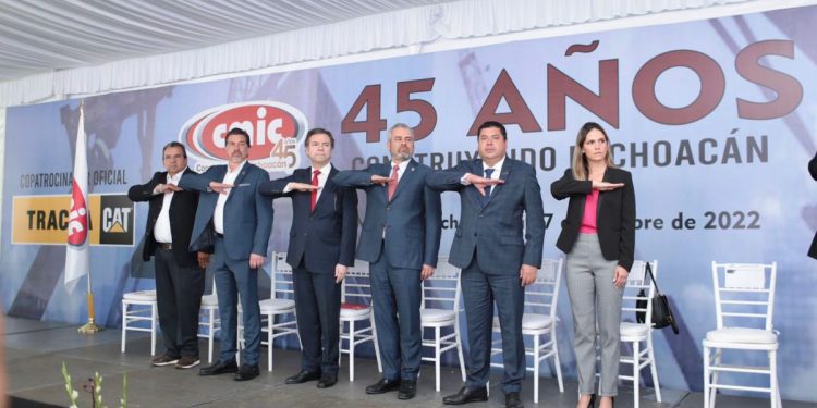 Bedolla llama a CMIC a integrar banco de proyectos de obra pública y gestionar hasta 6 mil mdp