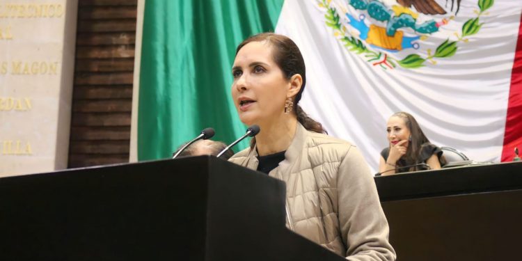 Injusta la brecha salarial entre médicos mexicanos y extranjeros.