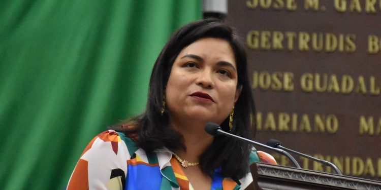 A sumarse a la lucha contra el cáncer de mama, llama Eréndira Isauro Hernández