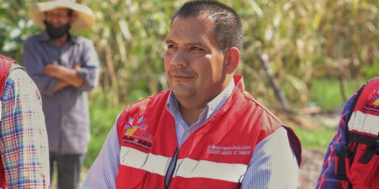 Inaugura Bladimir González obra vial en colonia Independencia de Tarímbaro