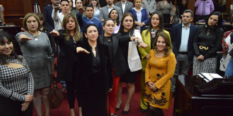 Rinde protesta Concejo Municipal de Penjamillo ante el Pleno de la 75 Legislatura