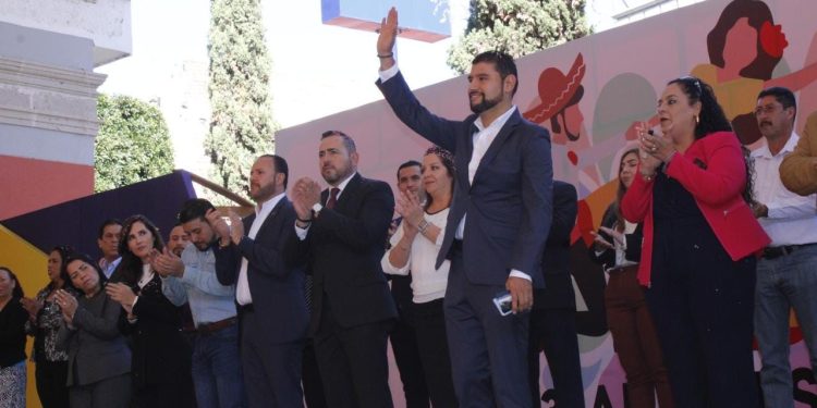 Participa Octavio Ocampo en el 103 aniversario de la fundación de Huandacareo