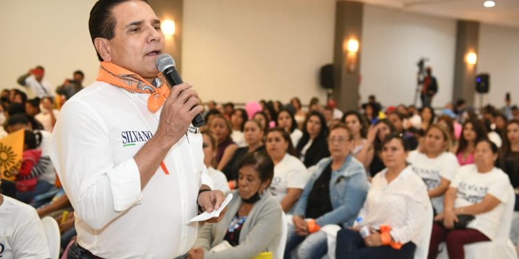 Mi compromiso es claro, erradicar cualquier forma de violencia contra las mujeres: Silvano Aureoles