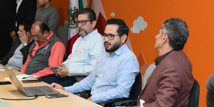 Capacita Sedeco a artesanos sobre exportación