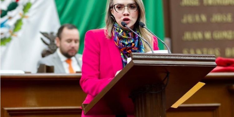Samanta Flores presenta iniciativa para ampliar y fortalecer al Consejo Consultivo Turístico de Michoacán.