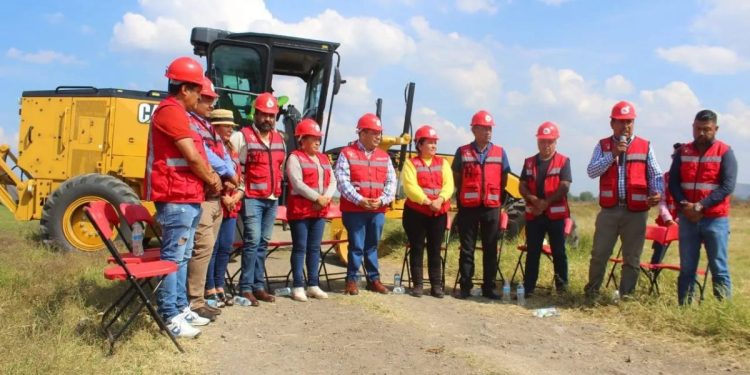 Arranca Bladimir González programa “Caminos Saca Cosechas”