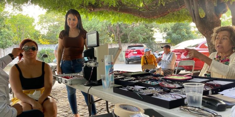 Blanca Álvarez continúa con programas sociales