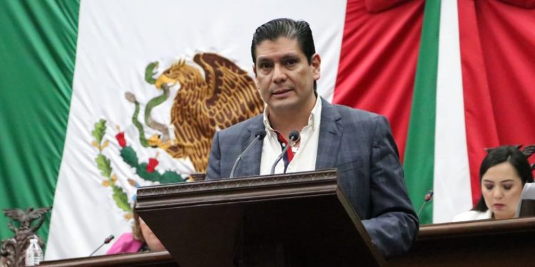 Busca Ernesto Núñez impulsar huertos autosustentables en zonas urbanas