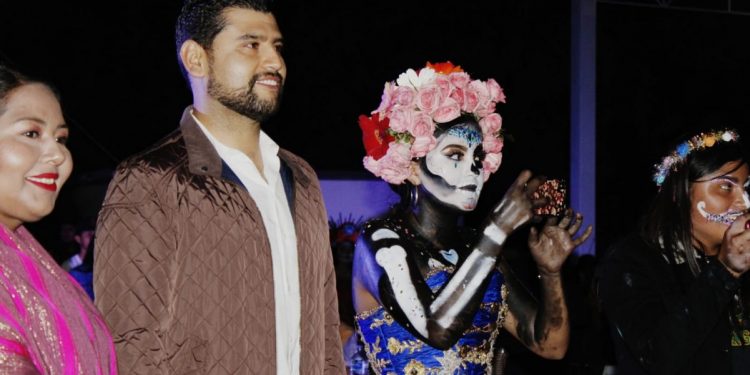 Octavio Ocampo celebra noche de ánimas en Tzintzuntzán y Tingambato