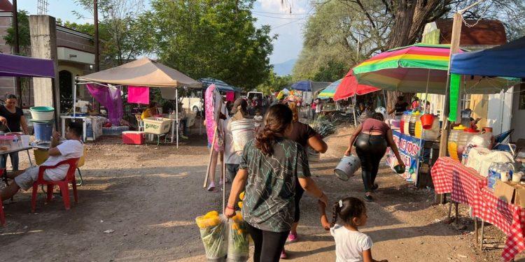 Festejan Día Muertos en calma y orden.