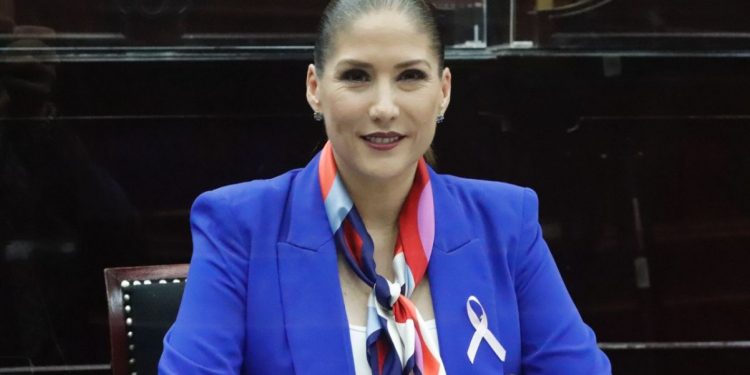 Dialogan legisladores con trabajadores de CEDH