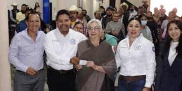 Familias de migrantes michoacanos reconocen gestiones de Juan Pablo Zetina Medrano