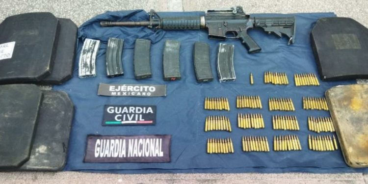 Mediante la BOI, personal operativo asegura arma de fuego, cartuchos y equipo balístico, en Aguililla 