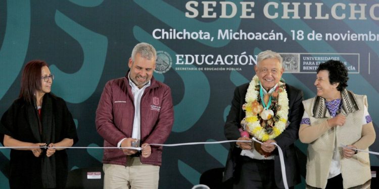 Respalda AMLO trabajo de Bedolla para combatir la corrupción