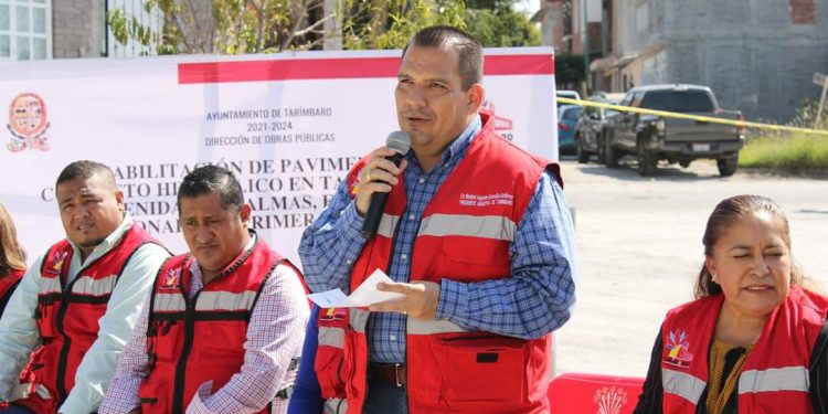 Entrega Bladimir González primer etapa de obra en avenida Las Palmas