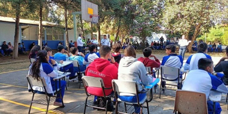 Imparte SSP taller sobre prevención de adicciones y educación vial, a alumnos de Cotija