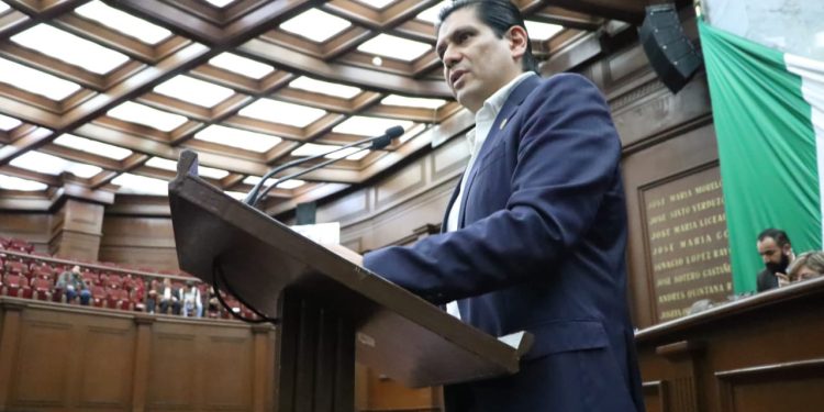Plantea Ernesto Núñez reforma para lograr representación efectiva en Cabildos