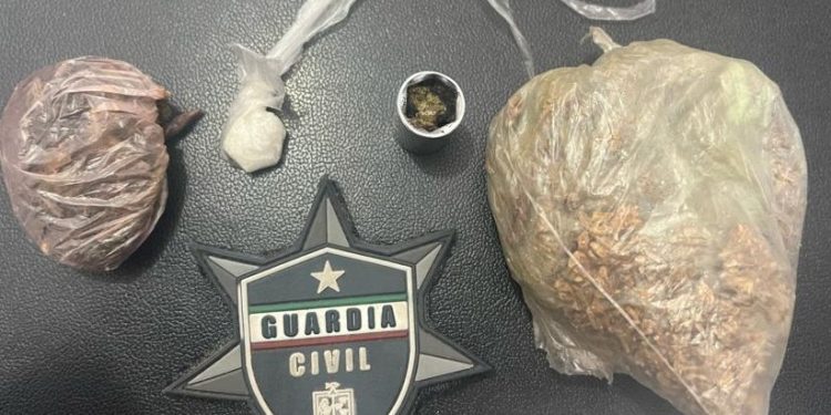 En Jacona, Uruapan e Hidalgo, GC asegura tres vehículos y detiene a dos personas en posesión de drogas