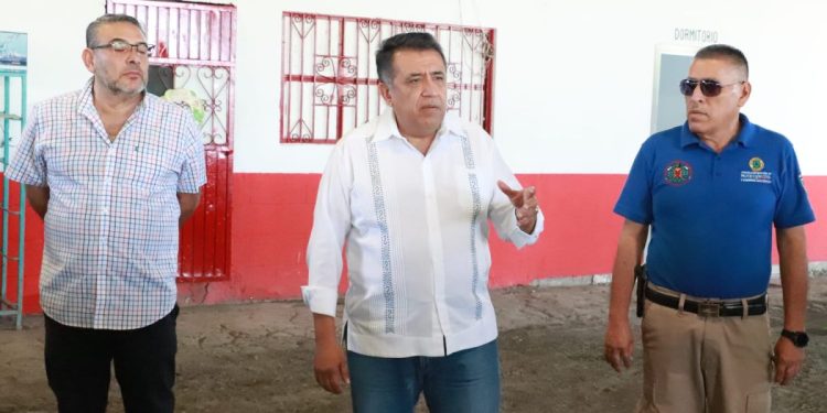 JLCL cumple con PC y Bomberos, entrega dormitorio