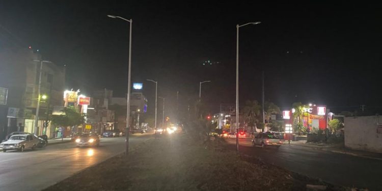 SCOP y municipio instalaron alumbrado en boulevard de La Piedad