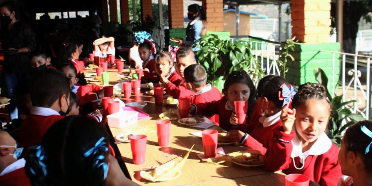 Suman 63 mil 342 familias beneficiadas con «Tiempo Completo»: SEE