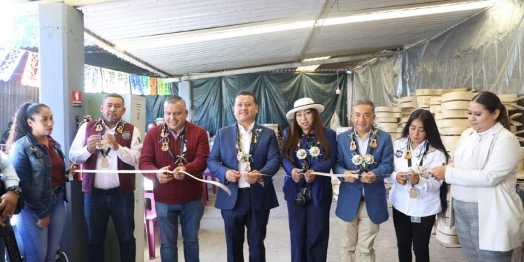 Inaugura Torres Piña taller de guitarras en el Centro Penitenciario de Uruapan