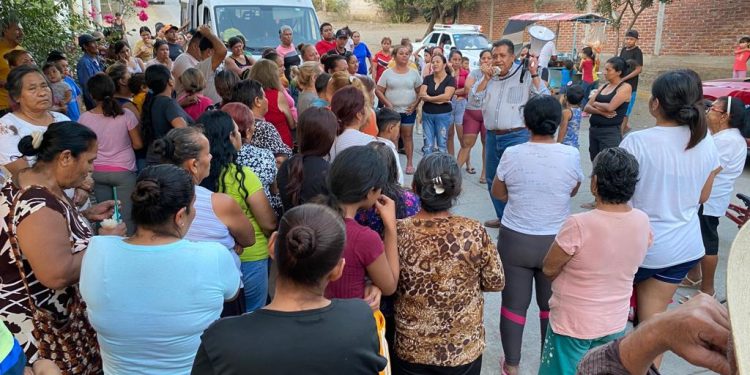 Colonia por colonia José Luis Cruz Lucatero les desea Feliz Año Nuevo