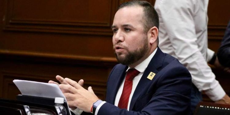 Prevención y atención sí, discriminación no, para personas con VIH: Reyes Galindo