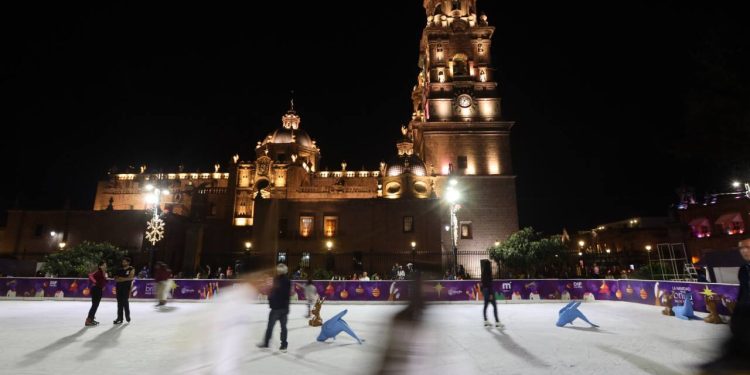 Pista de hielo del DIF Morelia, un espacio familiar y seguro