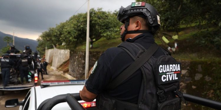 Guardia Civil asegura presunto agresor de una mujer, en Apatzingán