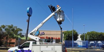 Continúa SEDUM el reemplazo de luces de semáforos