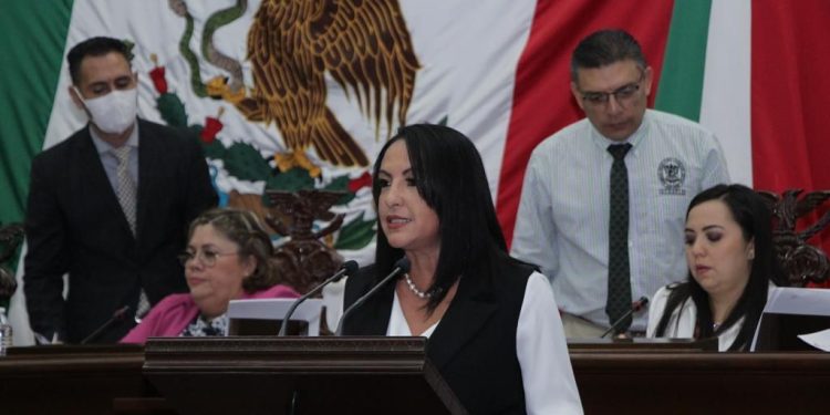 Aprueban iniciativa que incrementan penas a quienes maltraten, cometan fraude o despojen a personas adultas mayores