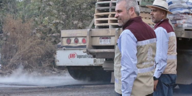Bedolla supervisa avances en rehabilitación de carreteras en las regiones Ciénega y Bajío