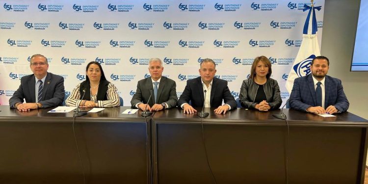 Morena legisla sobre las rodillas, improvisa Frankenstein electoral: Diputados Federales PAN 