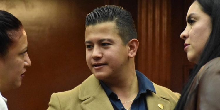 Persisten desigualdades sociales para jóvenes con discapacidad: Víctor Zurita