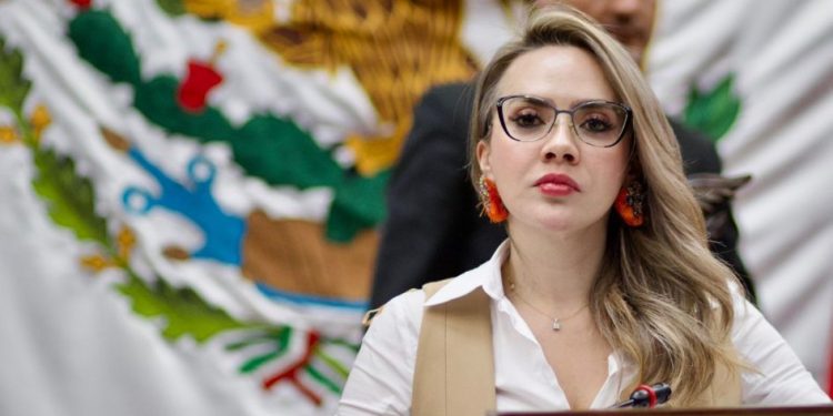 Llama Samanta Flores a legisladores a apoyar al turismo a través del presupuesto 2023.