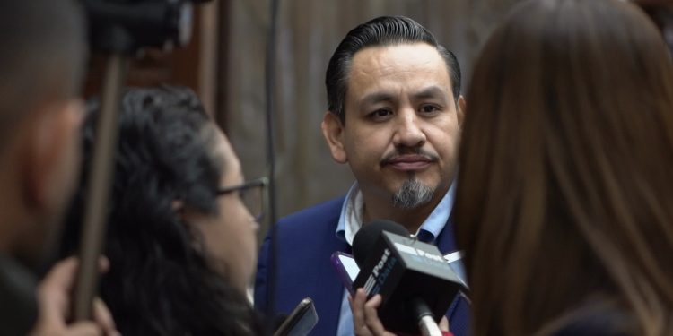 Las y los michoacanos demandan una defensa decidida de sus intereses: Víctor Manríquez