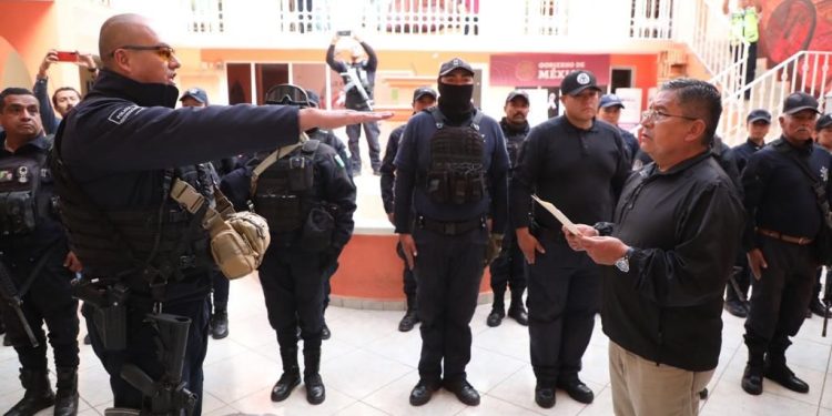 Secretario de SP toma protesta a director de Seguridad municipal de Ocampo
