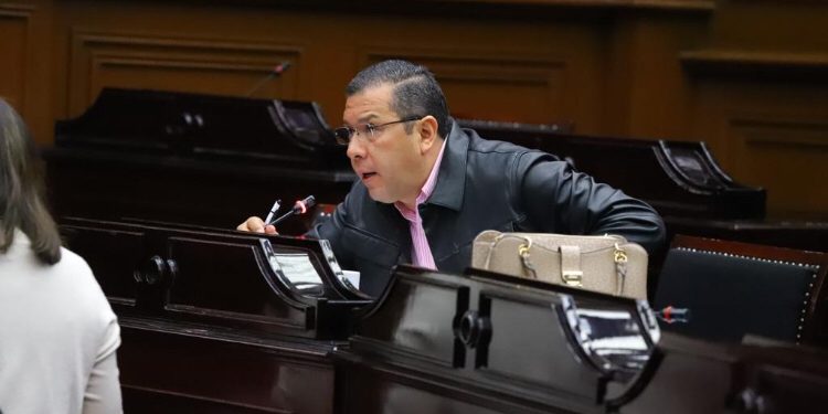 Leyes de ingresos, no deben afectar a las familias y beneficiar a los gobiernos: JC Barragán