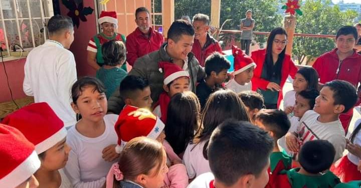 Contacto permanente con la población, responsabilidad de todo representante popular: Víctor Zurita