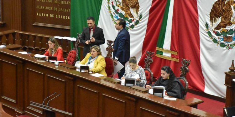 Avanza 75 Legislatura en la organización del Parlamento de Mujeres