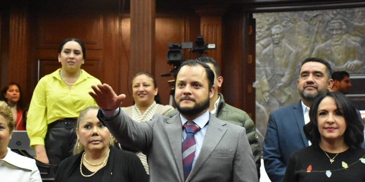 Designa 75 Legislatura a Alfonso Vargas como director del IIEL