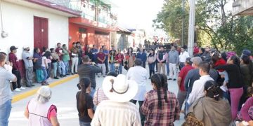 Inaugura Araceli Saucedo Reyes calle Lázaro Cárdenas de Opopeo