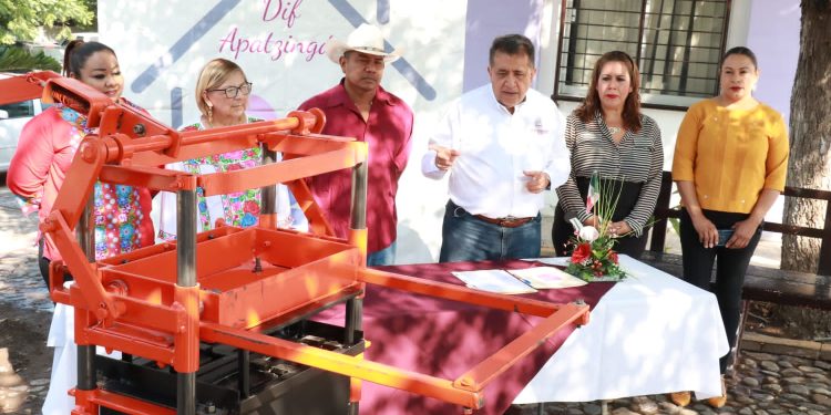 Equipan a San José Nuevo con maquinaria para proyectos productivos