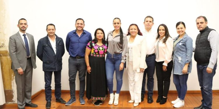 Congreso abre diálogo histórico con sector educativo y escucha sus necesidades: Eréndira Isauro