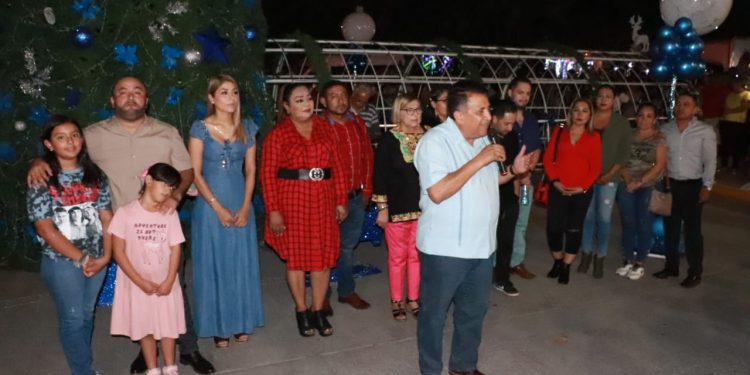 Se enciende la Navidad en Apatzingán